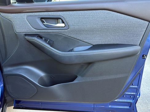 Used 2023 Nissan Rogue SV image 31