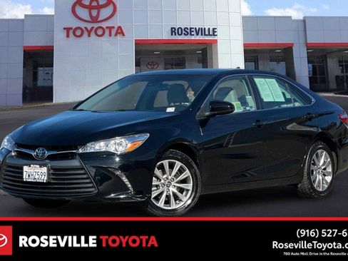 Used 2017 Toyota Camry XLE image 1