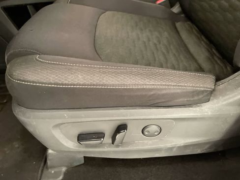 Used 2022 Nissan Pathfinder SV image 12