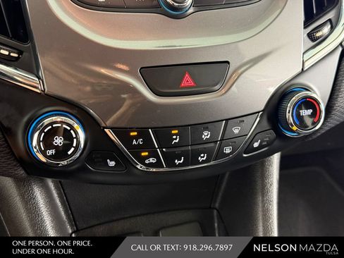 Used 2018 Chevrolet Cruze LT w/ Convenience Package FWD image 33