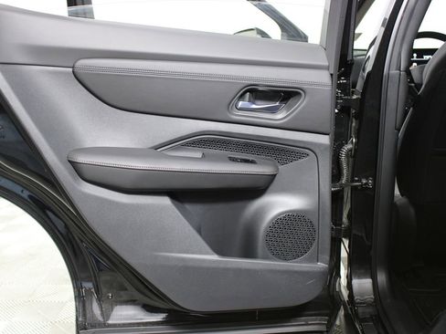 Used 2024 Nissan Ariya FWD image 25