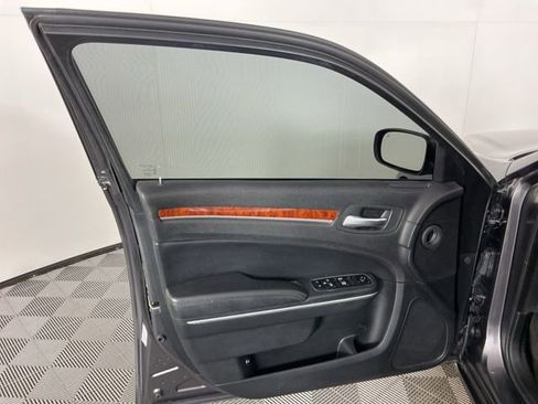 Used 2014 Chrysler 300 RWD image 11