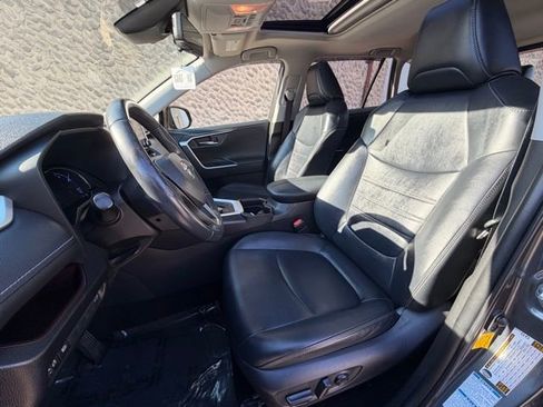 Used 2019 Toyota RAV4 Limited image 23