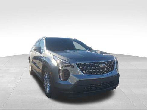 Certified 2023 Cadillac XT4 Luxury w/ Cold Weather Package image 3