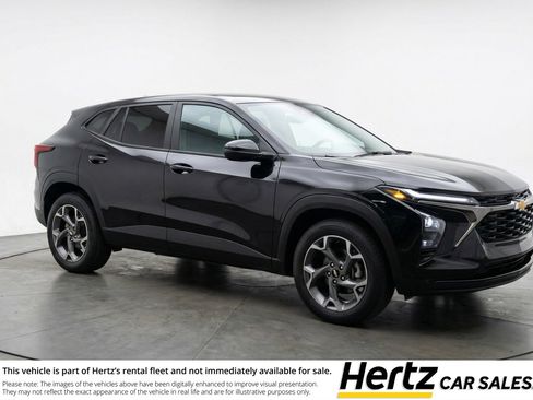 Used 2025 Chevrolet Trax LT FWD image 1