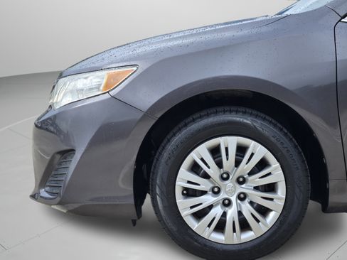 Used 2014 Toyota Camry LE FWD image 30