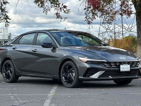 New 2026 Hyundai Elantra SEL Sport image 2