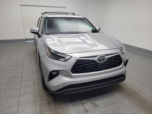 Used 2022 Toyota Highlander XLE FWD image 14