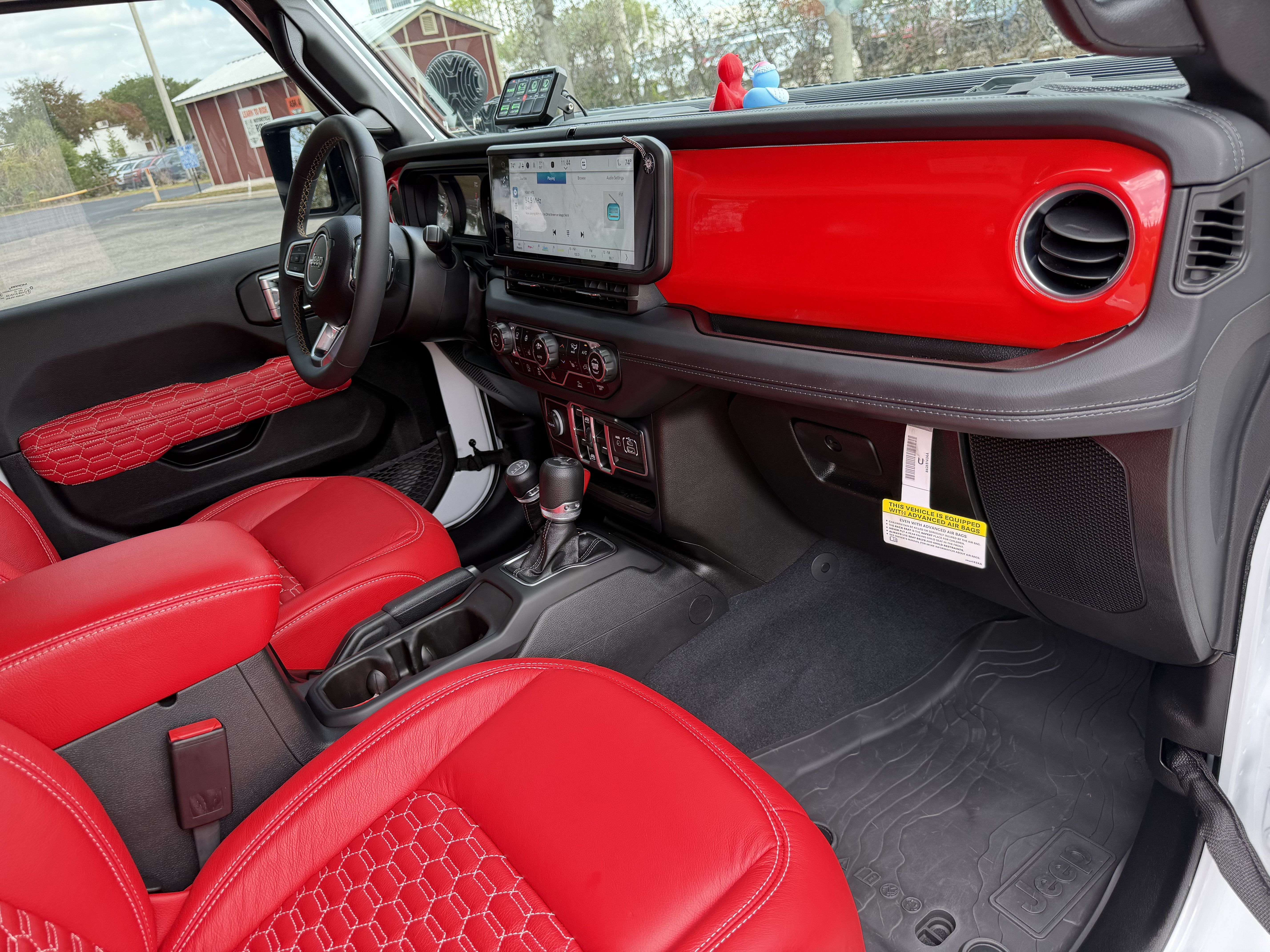 Used 2025 Jeep Wrangler Unlimited Sahara AWD/4WD image 30