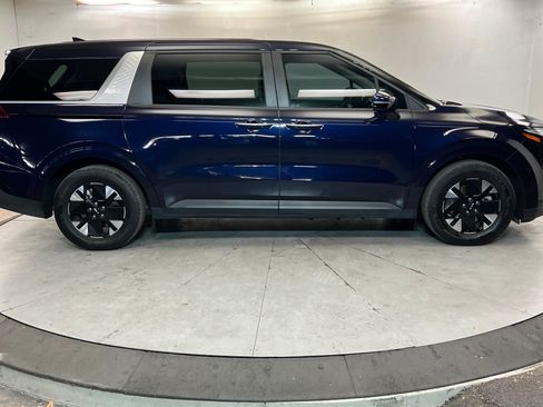 Used 2025 Kia Carnival LXS FWD image 7