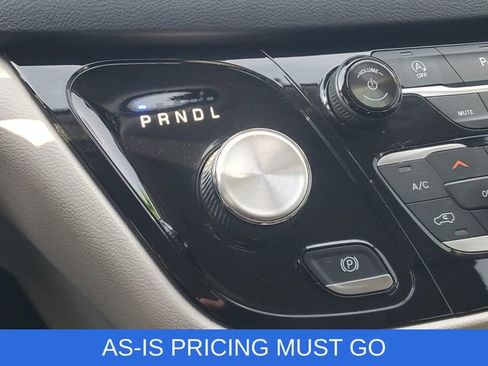 Used 2018 Chrysler Pacifica Touring-L Plus image 35