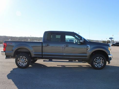 Used 2017 Ford F250 Lariat w/ Lariat Value Package image 3