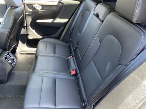 New 2025 Volvo XC40 B5 Core w/ Protection Package Premier image 18