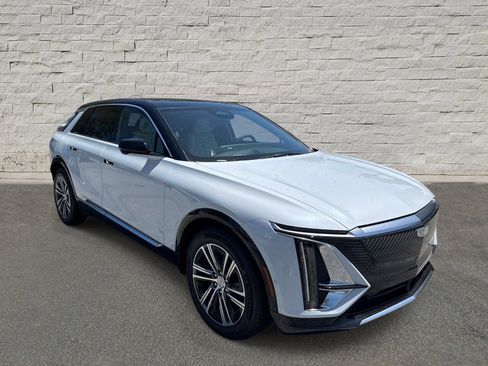 New 2026 Cadillac Lyriq Premium Luxury w/ LPO, Floor Liner Package RWD image 3