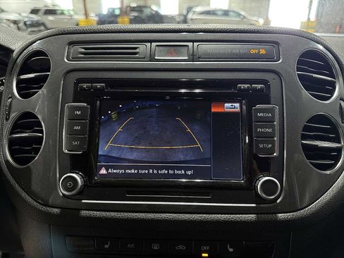 Used 2014 Volkswagen Tiguan SE image 23