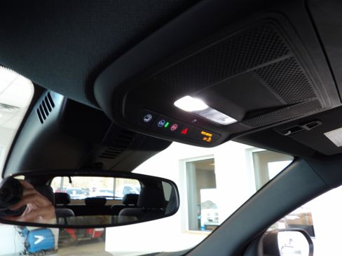 Used 2025 Chevrolet Traverse LT image 14