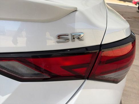 Used 2023 Nissan Sentra SR w/ SR Premium Package FWD image 12