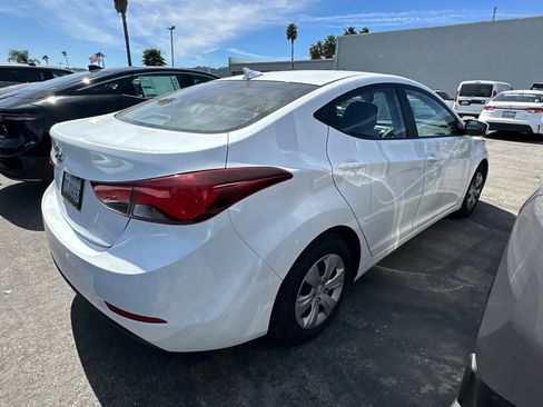 Used 2016 Hyundai Elantra SE image 5