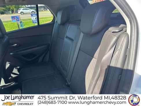 Used 2019 Chevrolet Trax LT w/ LT Convenience Package AWD/4WD image 12