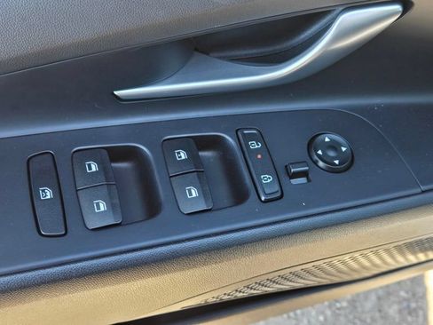 Used 2026 Hyundai Elantra SE FWD image 16
