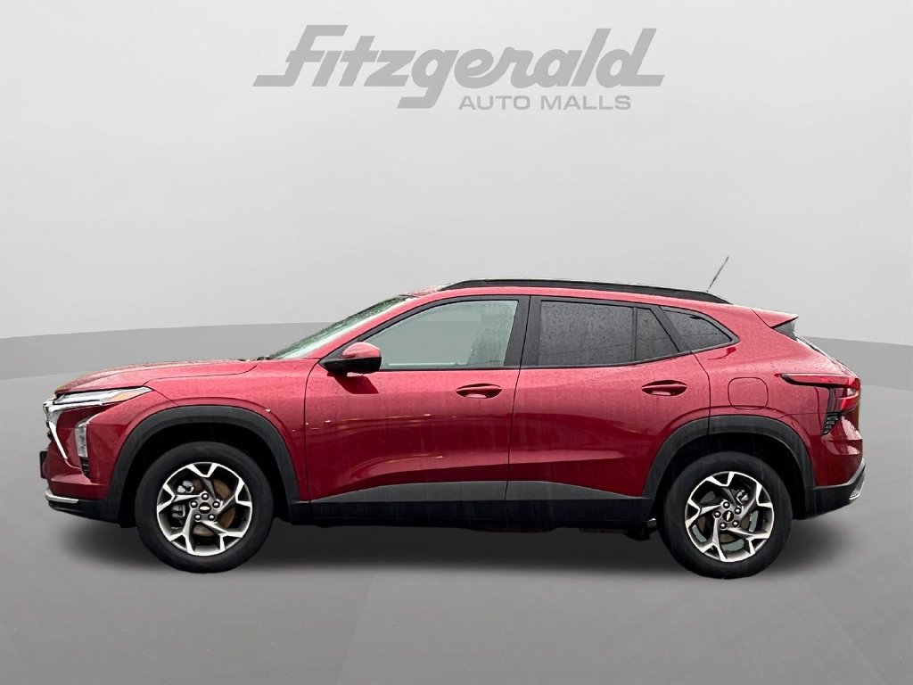 Used 2025 Chevrolet Trax LT FWD image 5