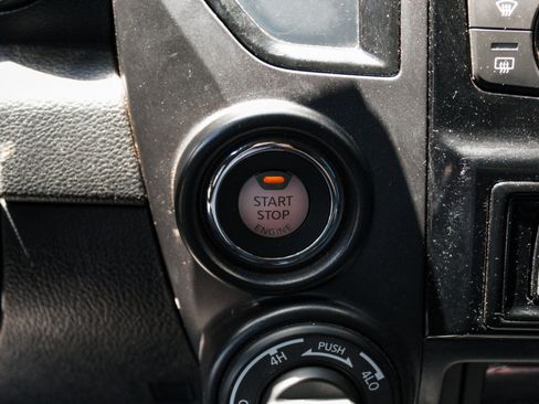 Used 2021 Nissan Titan PRO-4X w/ Pro-4x Convenience Package AWD/4WD image 19