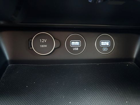 Used 2023 Genesis G70 2.0T image 31