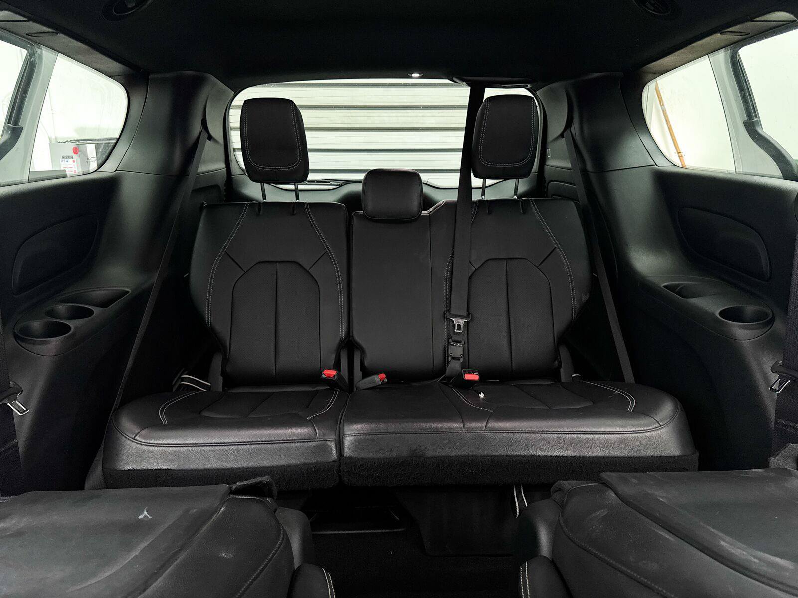 Used 2022 Chrysler Pacifica Touring-L w/ S Appearance Package FWD image 9