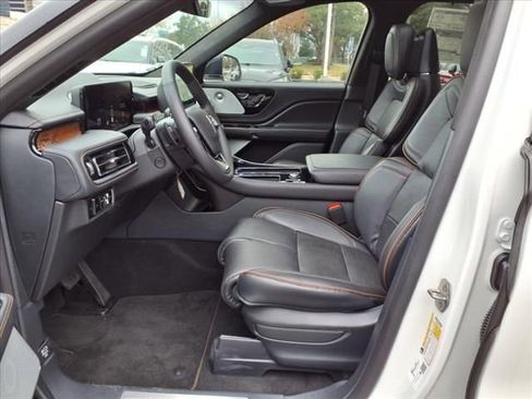 New 2025 Lincoln Aviator Black Label AWD/4WD image 12