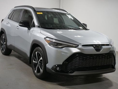 Used 2025 Toyota Corolla Cross AWD Hybrid w/ Convenience Package image 3