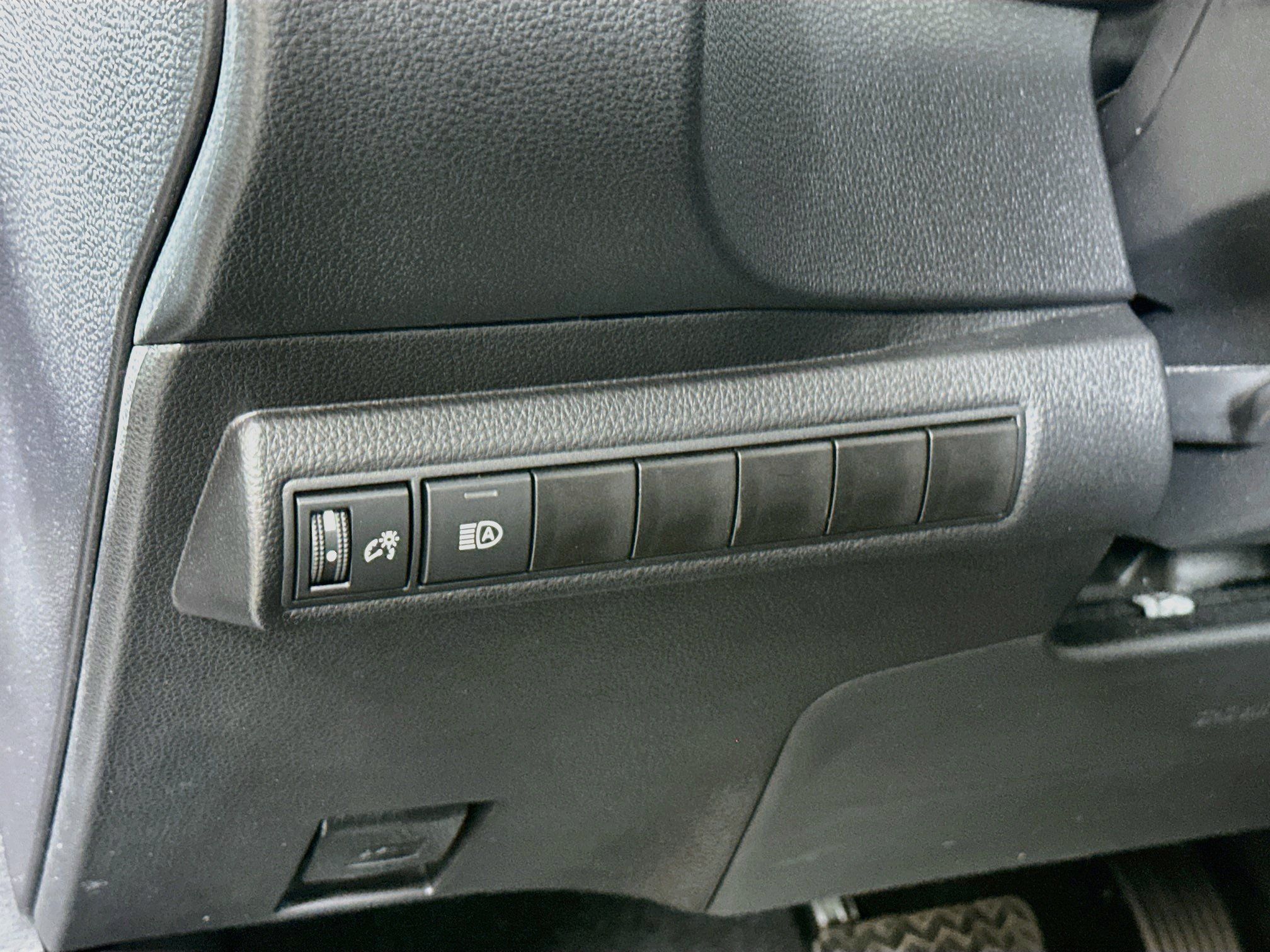 Used 2025 Toyota Corolla LE FWD image 10