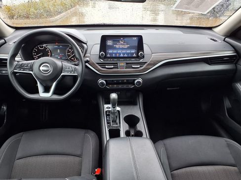Used 2025 Nissan Altima 2.5 SV FWD image 19