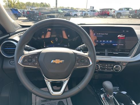 Used 2025 Chevrolet Trax LT w/ Driver Confidence Package image 14