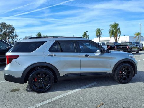 Used 2020 Ford Explorer ST w/ ST Street Pack image 8