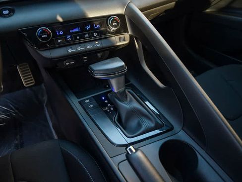 Used 2025 Hyundai Elantra Sport image 19