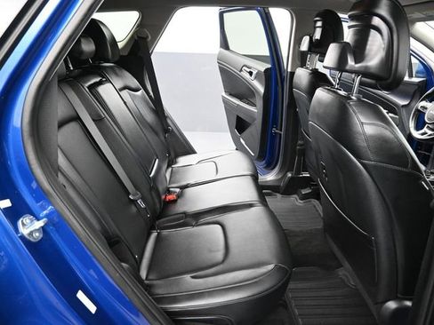 Used 2025 Kia Sportage EX image 10