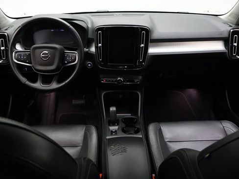 Used 2021 Volvo XC40 T4 Momentum w/ Premium Package FWD image 24