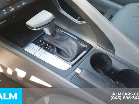 Used 2025 Hyundai Elantra SE FWD image 9