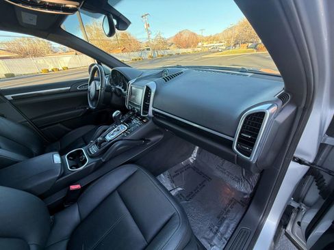 Used 2012 Porsche Cayenne Sport Utility 4D image 21