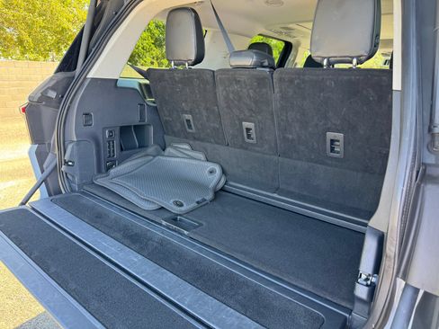 Used 2025 Lincoln Navigator Reserve AWD/4WD image 5