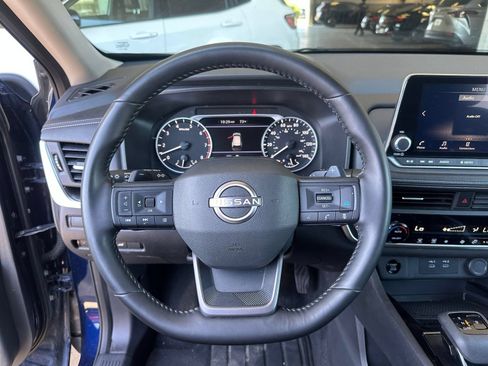 Used 2025 Nissan Rogue SV AWD/4WD image 29