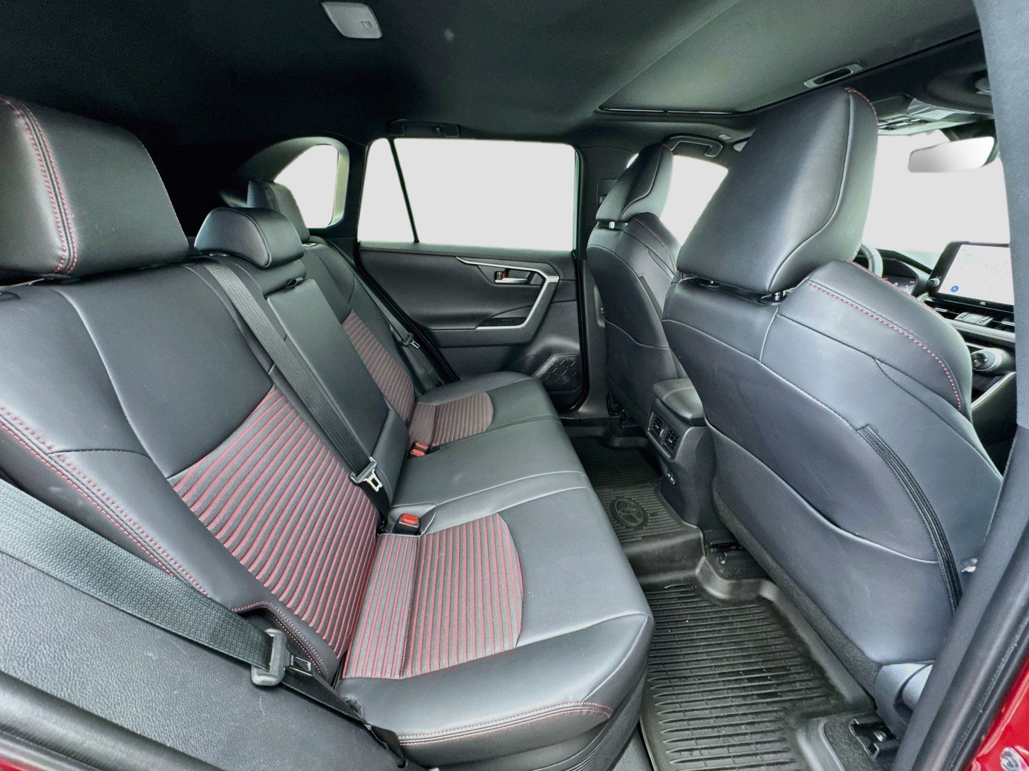 Used 2025 Toyota RAV4 XSE AWD/4WD image 19