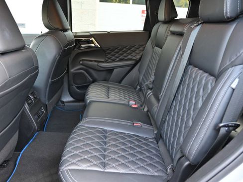 Used 2023 Mitsubishi Outlander SEL image 18