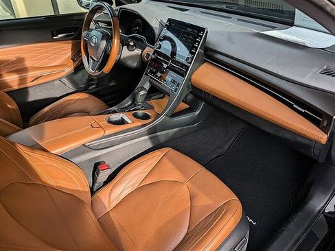 Used 2019 Toyota Avalon Limited FWD image 4