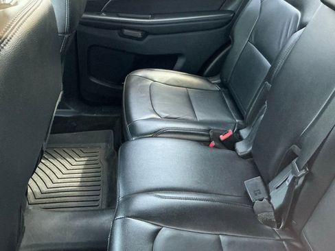 Used 2018 Ford Explorer XLT w/ Equipment Group 202A image 7