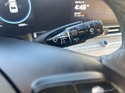 Used 2025 Hyundai Elantra Limited image 20