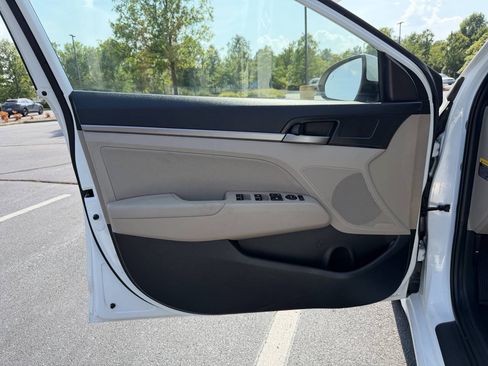 Used 2017 Hyundai Elantra Value Edition FWD image 11