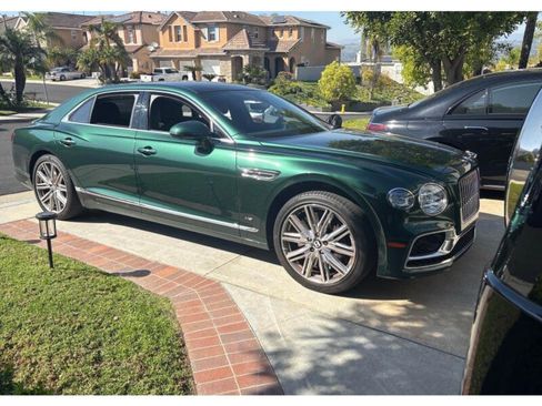 Used 2022 Bentley Flying Spur V8 AWD/4WD image 2