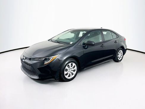 Used 2021 Toyota Corolla LE image 3
