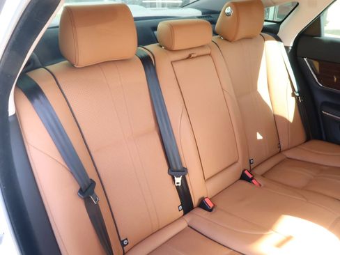 Used 2019 Jaguar XJ R-Sport RWD image 22